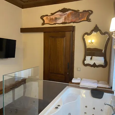 Dionysos 1789 Boutique פוצ'ה