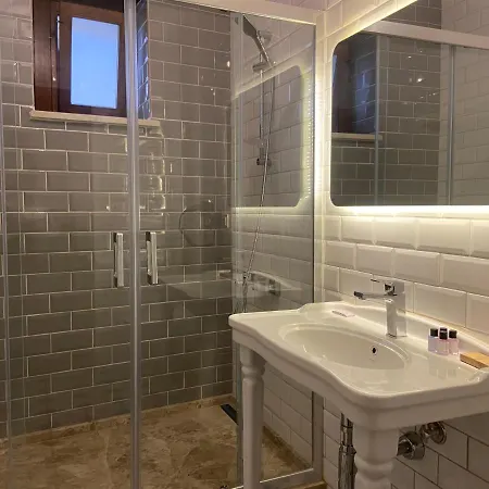 Dionysos 1789 Boutique