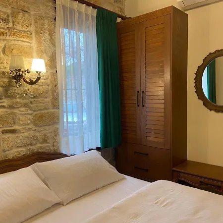 Dionysos 1789 Boutique * פוצ'ה