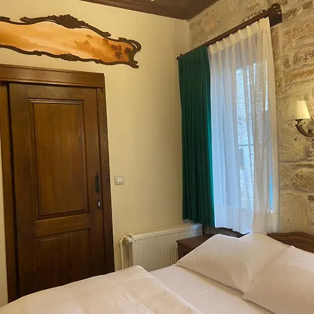 Dionysos 1789 Boutique Foca