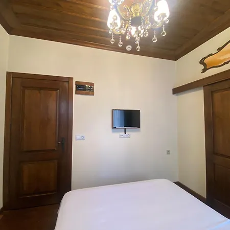 Dionysos 1789 Boutique *