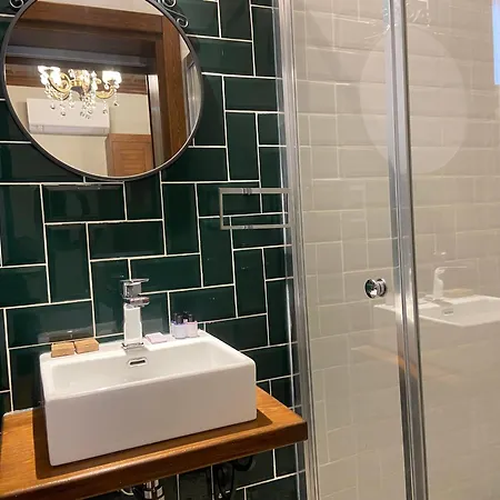 Dionysos 1789 Boutique * פוצ'ה