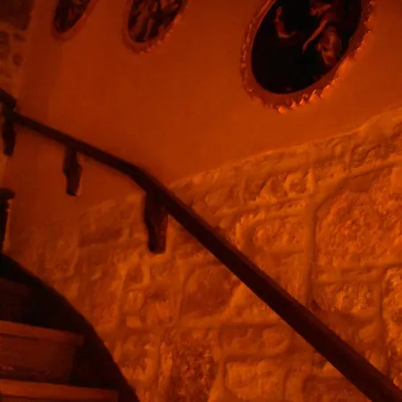 Dionysos 1789 Boutique פוצ'ה