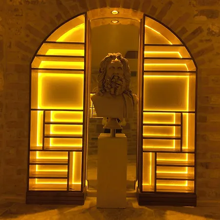 Dionysos 1789 Boutique פוצ'ה