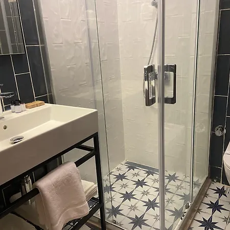 Dionysos 1789 Boutique * פוצ'ה