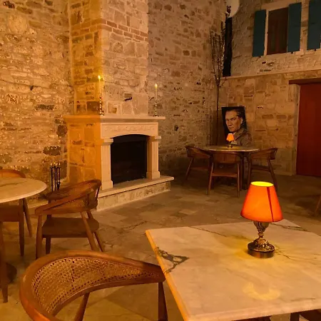 Dionysos 1789 Boutique *