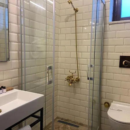 Dionysos 1789 Boutique *