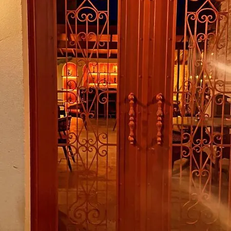 Dionysos 1789 Boutique