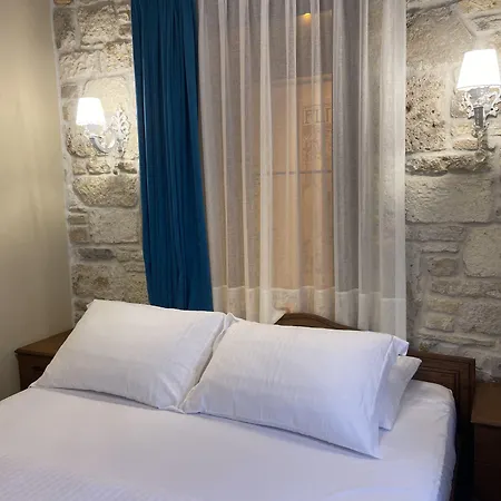 Dionysos 1789 Boutique * فوكا