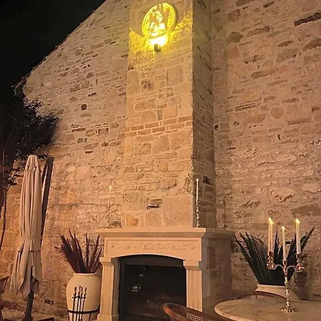 Dionysos 1789 Boutique * فوكا