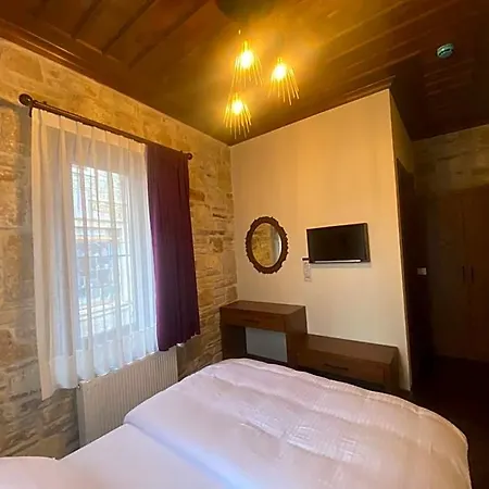 Dionysos 1789 Boutique فندق فوكا