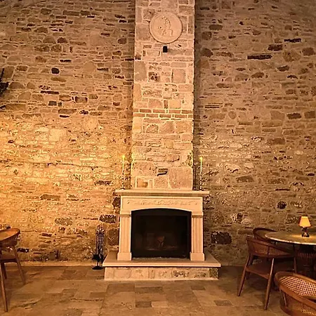 Dionysos 1789 Boutique * فوكا