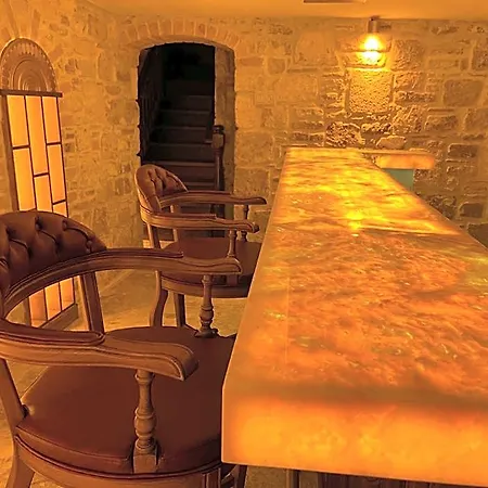 Dionysos 1789 Boutique فوكا