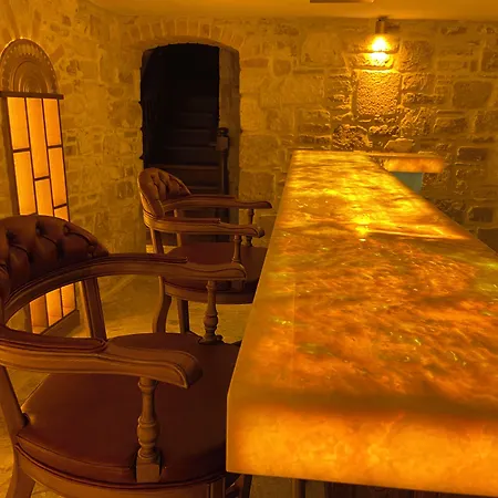 Dionysos 1789 Boutique فندق فوكا