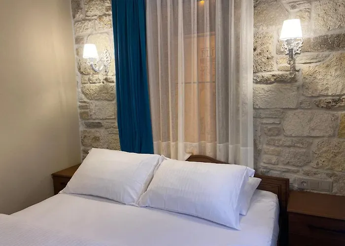 Dionysos 1789 Boutique *