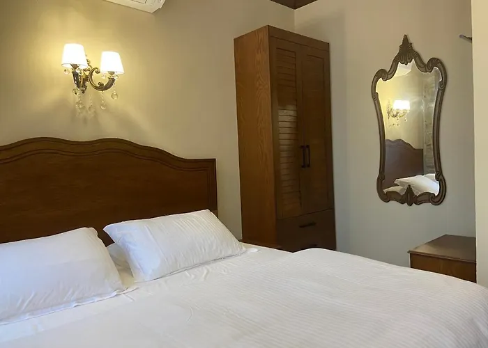 Dionysos 1789 Boutique