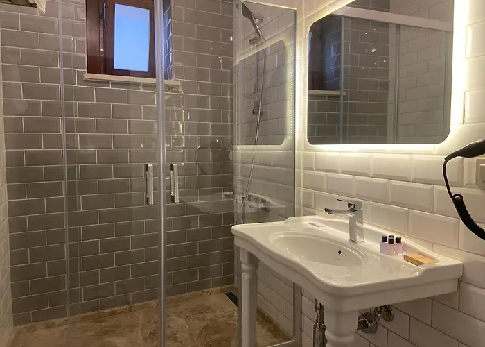 Dionysos 1789 Boutique