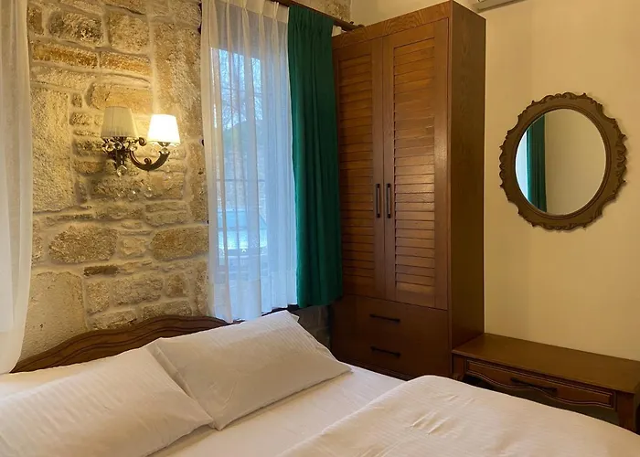 Dionysos 1789 Boutique * Foça