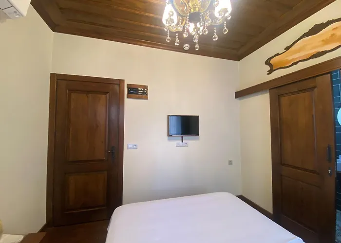 Dionysos 1789 Boutique *