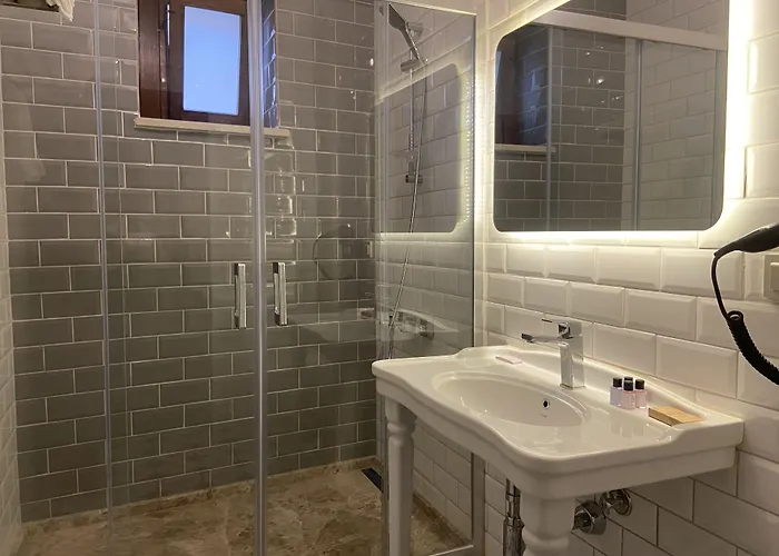 Dionysos 1789 Boutique